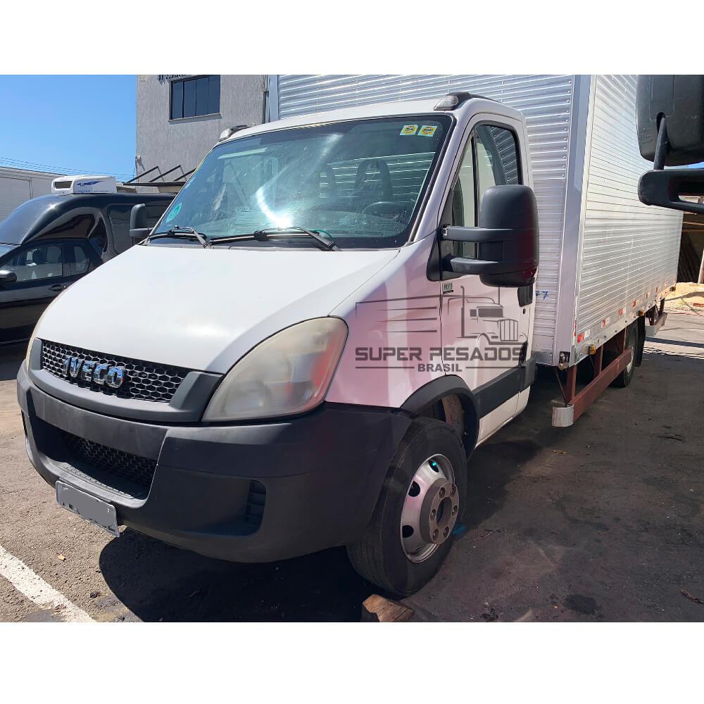 Caminhão IVECO 70C17 BAÚ SECO Ano 2013