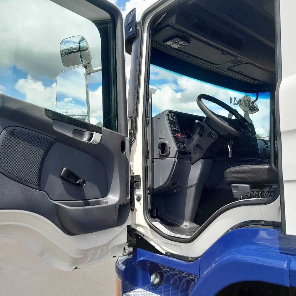 Caminhão SCANIA P360 6x2/4 BI-DIRECIONAL Ano 2012/2013