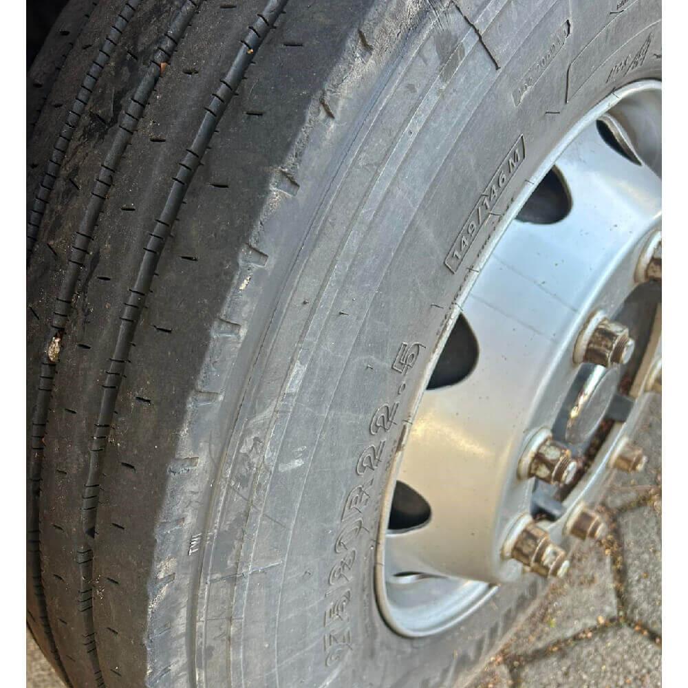 Caminhão MERCEDES BENZ ATEGO 3030 Carroceria Ano 2018