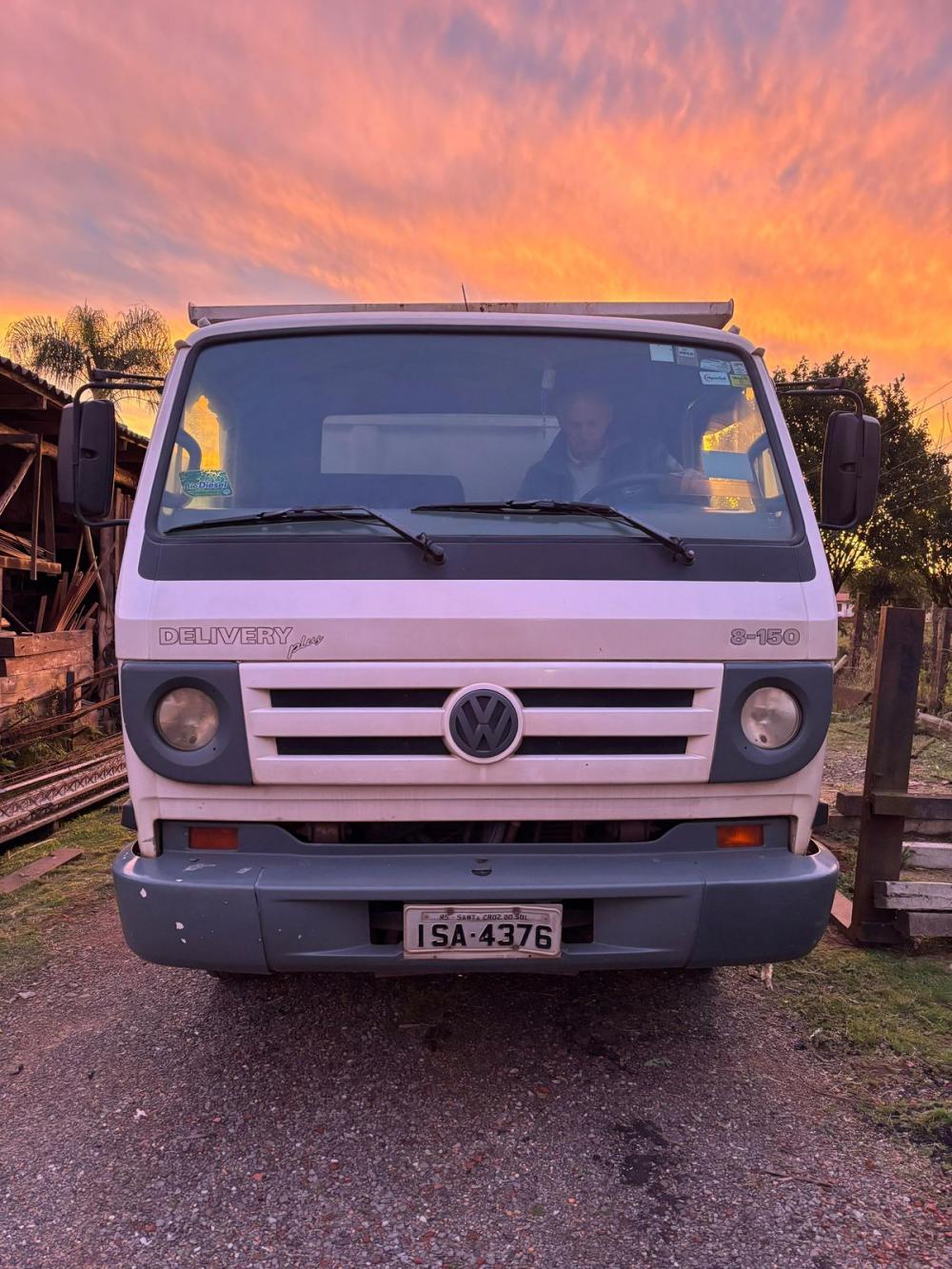 CAMINHÃO CAÇAMBA BASCULANTE 8-150 DELIVERY PLUS - VOLKSWAGEN