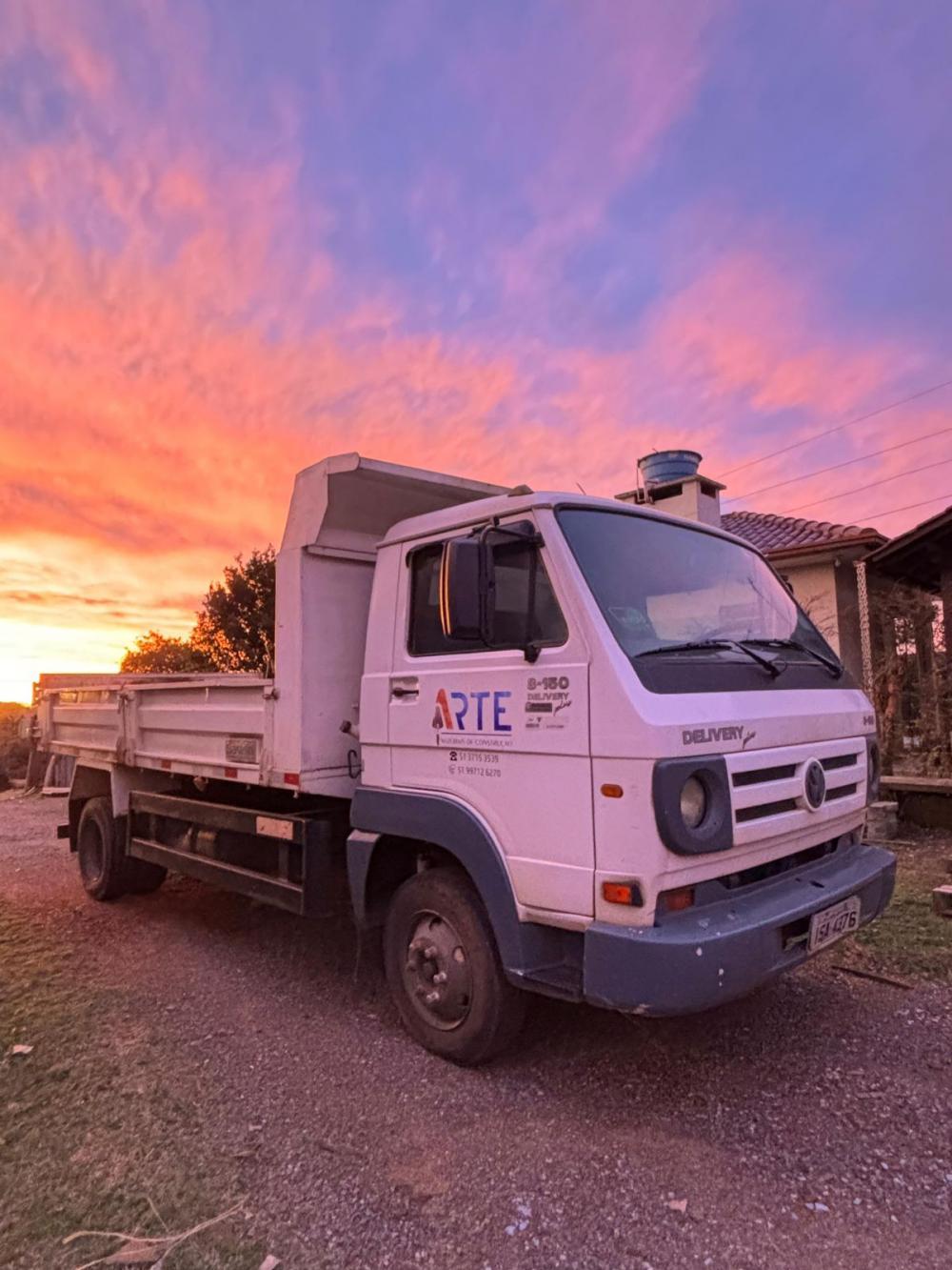 CAMINHÃO CAÇAMBA BASCULANTE 8-150 DELIVERY PLUS - VOLKSWAGEN