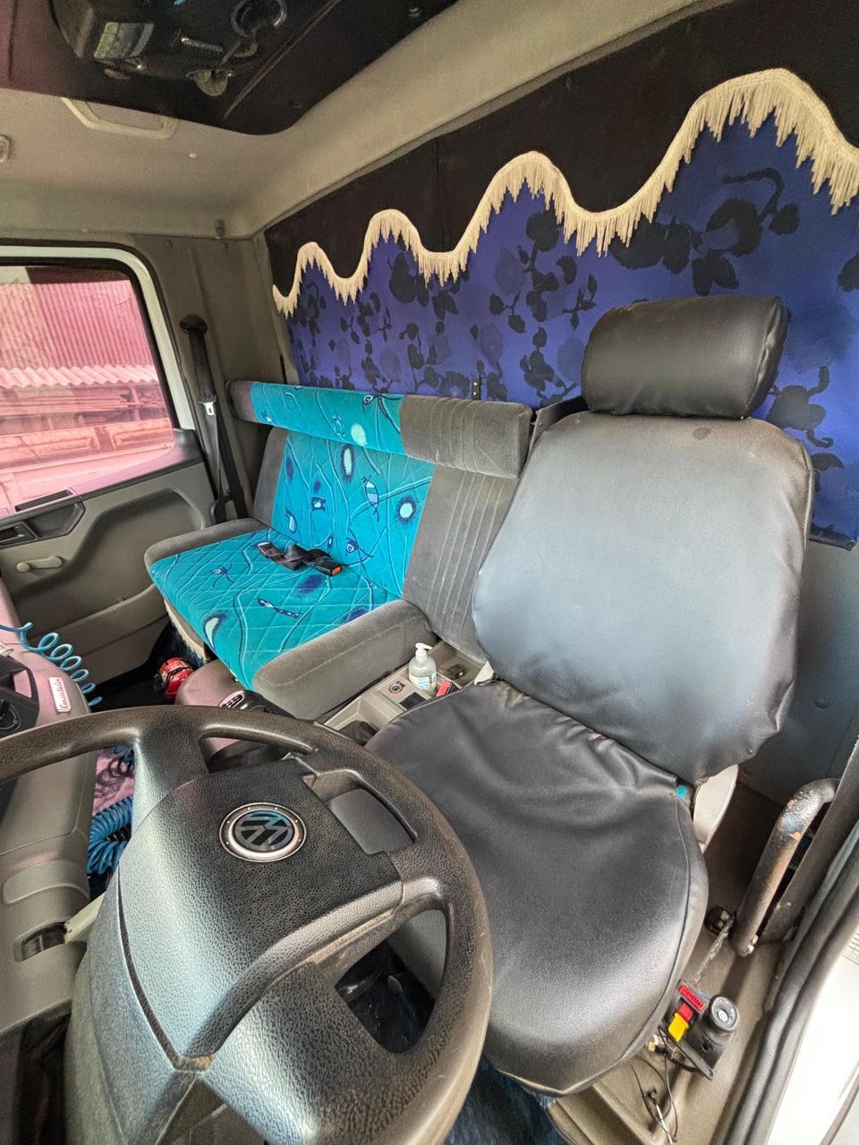 CAMINHÃO CAÇAMBA BASCULANTE 15-180 CONSTELLATION VOLKSWAGEN