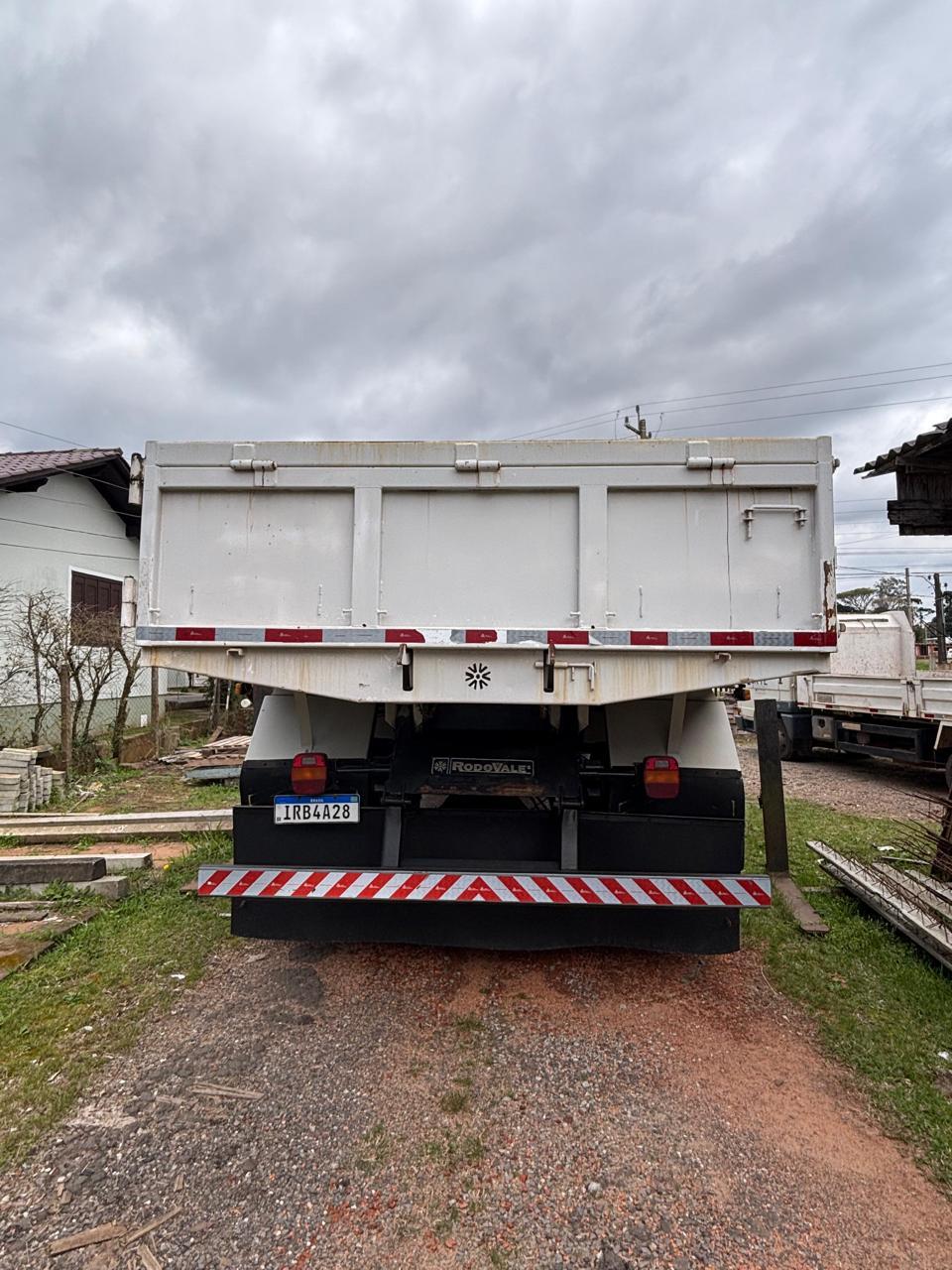 CAMINHÃO CAÇAMBA BASCULANTE 15-180 CONSTELLATION VOLKSWAGEN