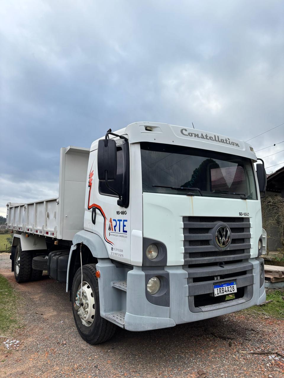 CAMINHÃO CAÇAMBA BASCULANTE 15-180 CONSTELLATION VOLKSWAGEN