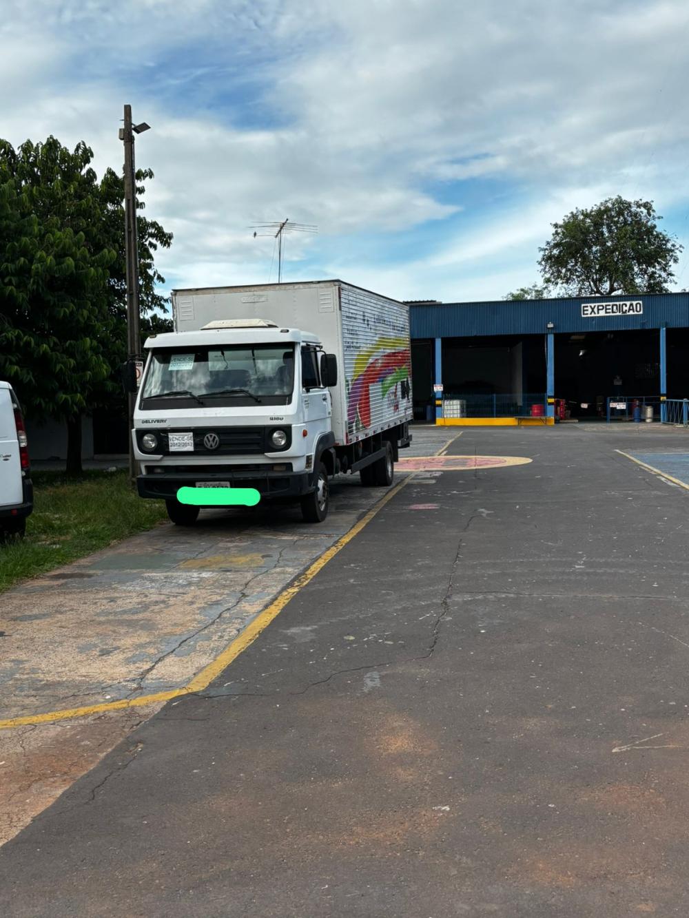 Caminhão Volkswagen 9.160 com Baú de Alumínio