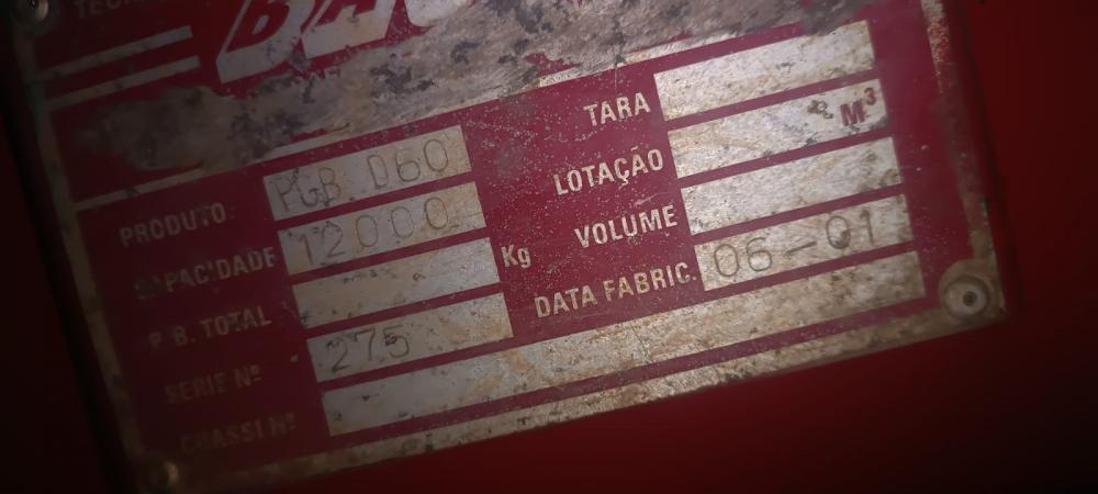 Poliguindaste Basco 2001 – 1 Caçamba – Sapatas Hidráulicas – 3/4/5m³